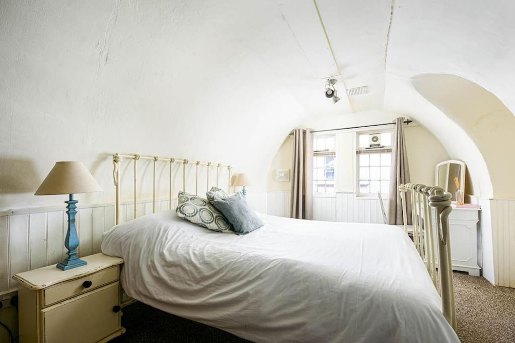 Unique 1 Bedroom Apartment-Bath Exterior photo